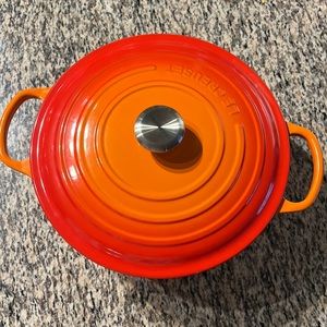 Red orange LARGE le creuset Dutch oven